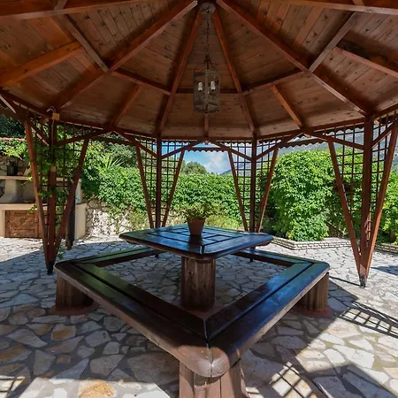 Luxury Stone Apartman Ajía Effimía