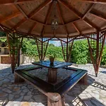 Luxury Stone Apartman Ajía Effimía