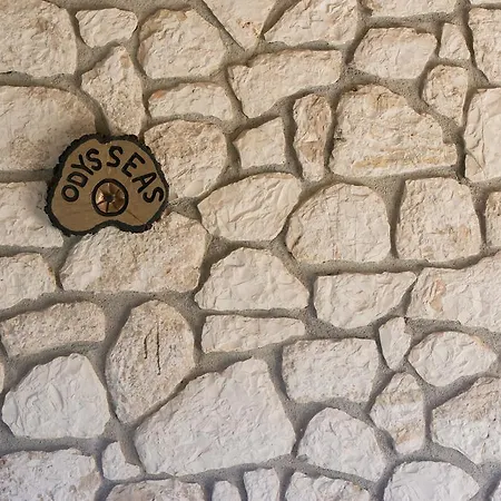 Luxury Stone أيّا إفيميا
